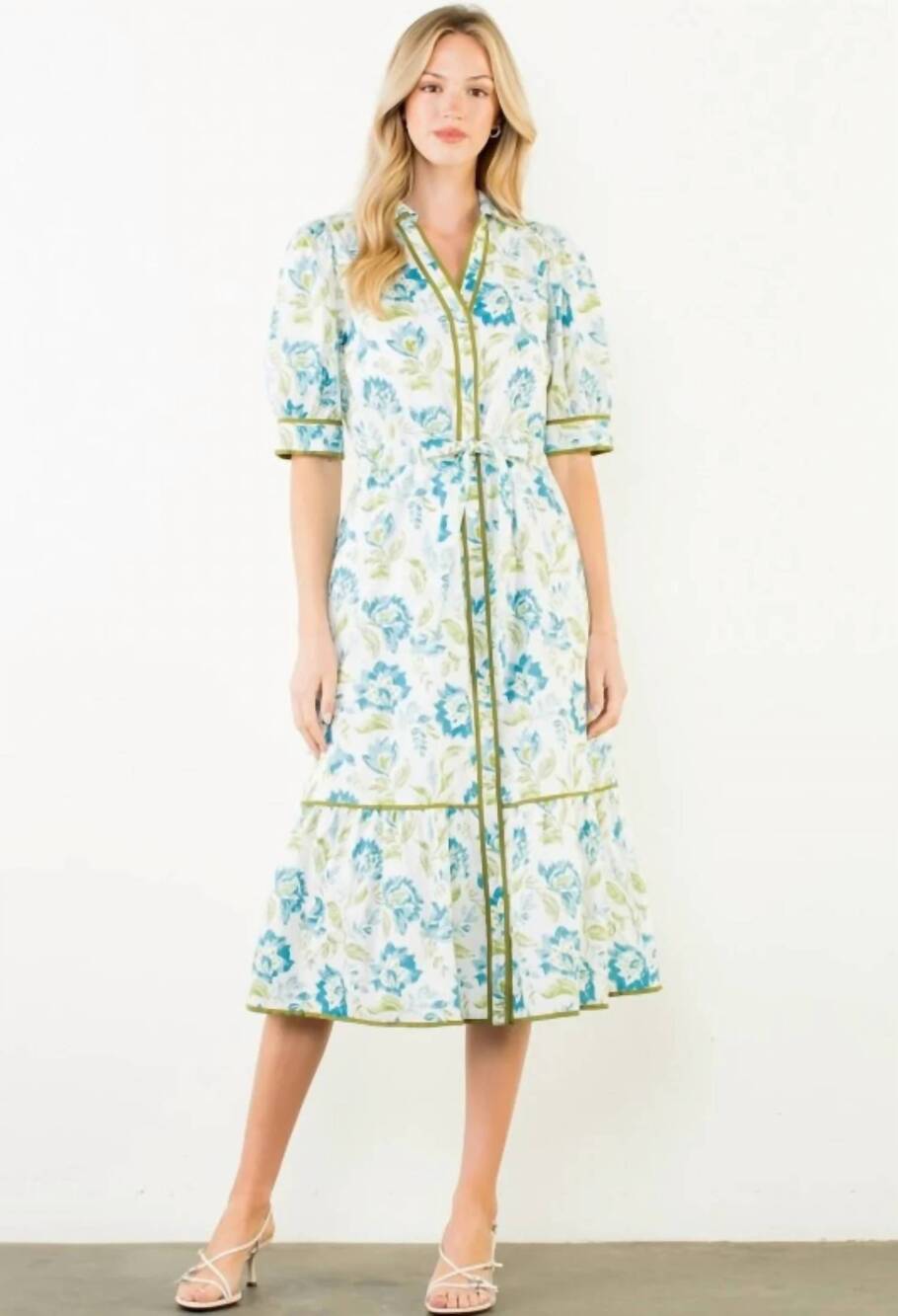 NEW THML short sleeve floral print dress in cream